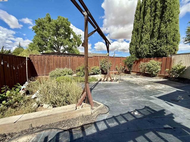 1817 Bluebell Dr, Livermore CA: https://media.crmls.org/mediaz/081ade35-2293-4495-bbf3-81673a238a68.jpg