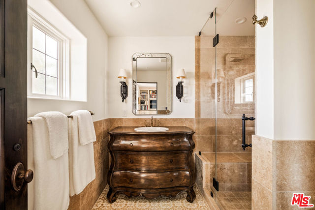 7020 La Presa Drive, Los Angeles CA: https://media.crmls.org/mediaz/081b55c7-e5cb-45f6-9e94-1f82e858ebd4.jpg