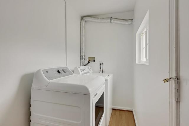 213 7th Street, Oakland CA: https://media.crmls.org/mediaz/081bebea-35b0-46c8-a5c7-357e262b82c4.jpg