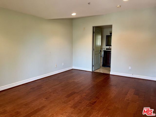 4301 Los Feliz Boulevard, Los Angeles CA: https://media.crmls.org/mediaz/081c2907-a234-4c55-8505-fa4363e3fac9.jpg