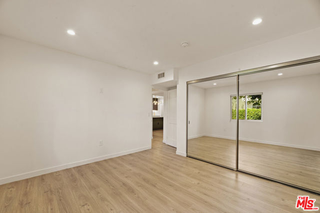 751 N Alfred Street, Los Angeles CA: https://media.crmls.org/mediaz/081c7bd1-cd29-4099-b2e1-e54eace9515c.jpg