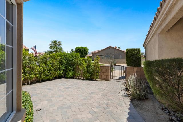 78635 Villeta Drive, La Quinta CA: https://media.crmls.org/mediaz/081c7c66-2acb-4855-b9e7-7ad7553480c3.jpg