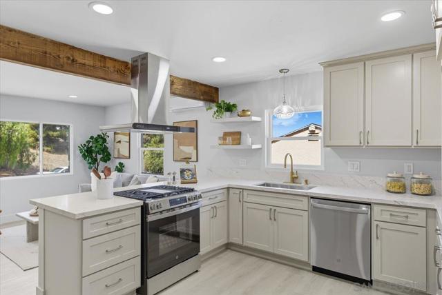 2039 Winnett St, San Diego CA: https://media.crmls.org/mediaz/081c948c-2cff-4806-8b18-3f23cbd82e79.jpg