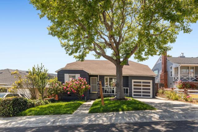 753 Cypress Avenue, San Bruno CA: https://media.crmls.org/mediaz/081cd739-970c-4fc4-a40a-c1aa5d675e01.jpg