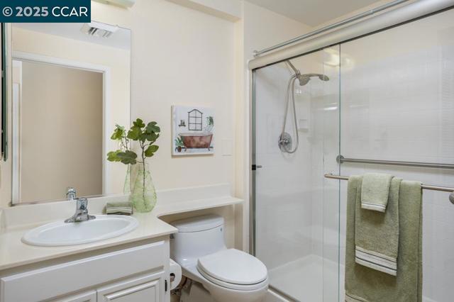 1860 Tice Creek Dr, Walnut Creek CA: https://media.crmls.org/mediaz/081ce182-f3ec-4507-a326-a9c61c42bd28.jpg