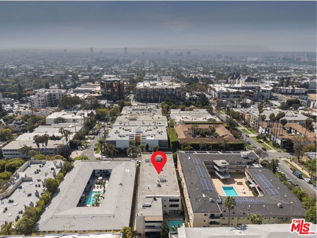 7949 Selma Avenue, Los Angeles CA: https://media.crmls.org/mediaz/081cf74d-089f-49e8-9d79-d94de4063d4e.jpg