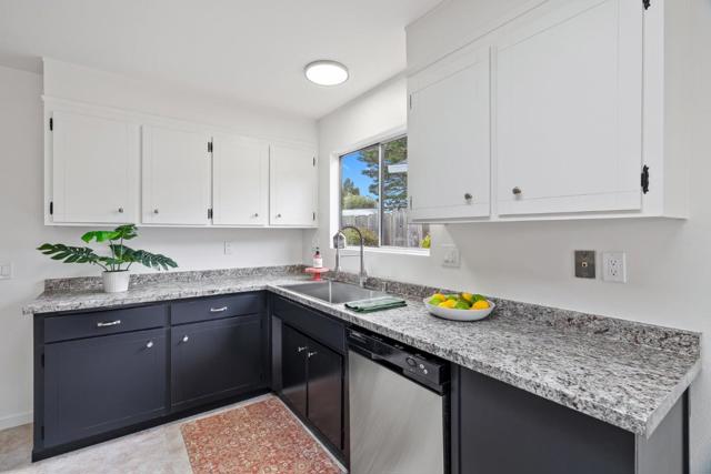 274 Cosky Drive, Marina CA: https://media.crmls.org/mediaz/081d32ca-d93b-4a54-acce-679a94cc3046.jpg