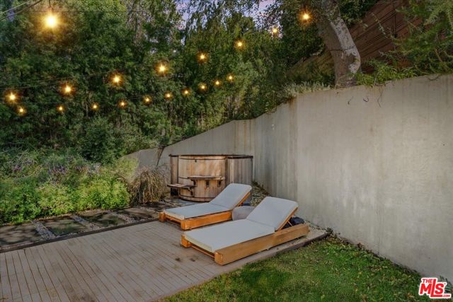 4104 Saugus Avenue, Sherman Oaks CA: https://media.crmls.org/mediaz/081d7e47-d3b5-4bd1-8648-0bc912587da1.jpg