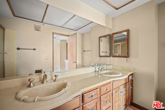 880 W 1st Street, Los Angeles CA: https://media.crmls.org/mediaz/081e1065-a9ef-4443-a405-b468a44424ea.jpg