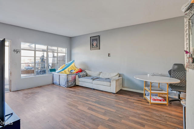 2941 W Hemlock Street, Oxnard CA: https://media.crmls.org/mediaz/081e59e0-dde2-4328-8f31-66df66daf1ad.jpg