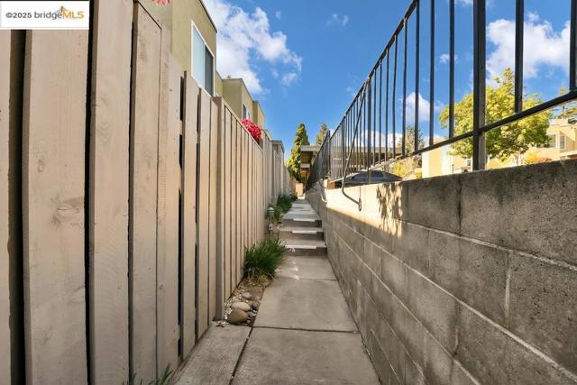 24159 Dover Ln, Hayward CA: https://media.crmls.org/mediaz/081e977b-a2ee-4ee5-a309-1984be37e312.jpg