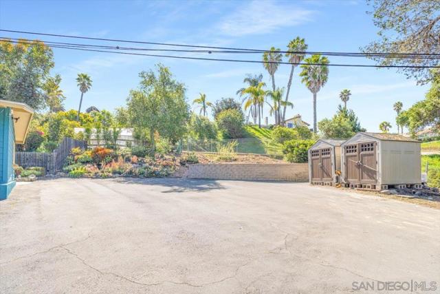 1131 Vale Terrace Dr, Vista CA: https://media.crmls.org/mediaz/081ed00e-ec42-497c-9808-c5b01311d8df.jpg