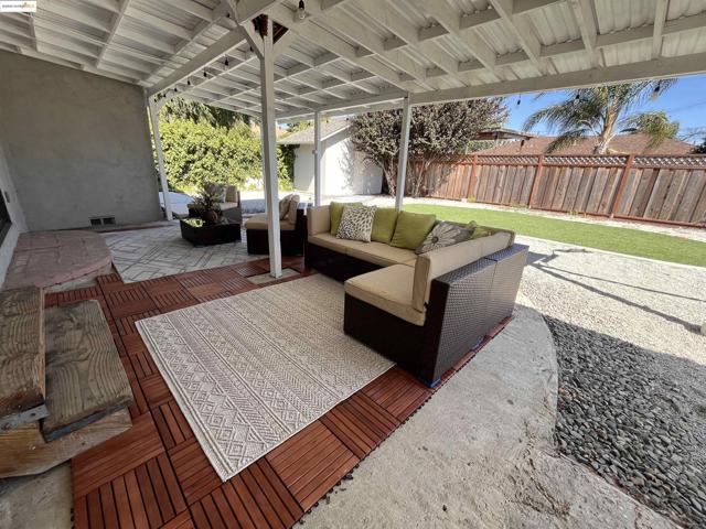 389 White Dr, Hayward CA: https://media.crmls.org/mediaz/081eddf8-2e2c-498e-8403-47ca64a94627.jpg