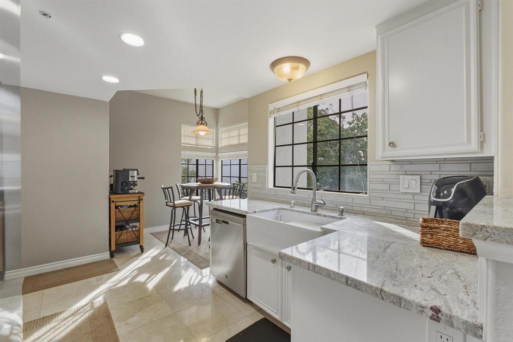 16458 Avenida Venusto