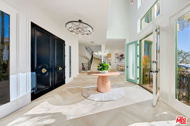 10502 Yellow Hill Road, Malibu CA: https://media.crmls.org/mediaz/08206a39-5b7c-44f0-9986-441141e0a13a.jpg