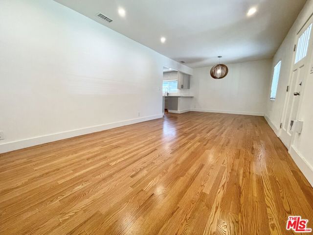 2908 Glenhurst Avenue, Los Angeles CA: https://media.crmls.org/mediaz/0820a254-d2ce-485f-9009-50fa268e4943.jpg