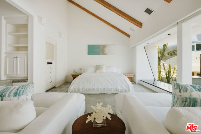 23614 Malibu Colony Road, Malibu CA: https://media.crmls.org/mediaz/082108ed-d0e9-4ba9-907f-5b2cf1f8d4ce.jpg