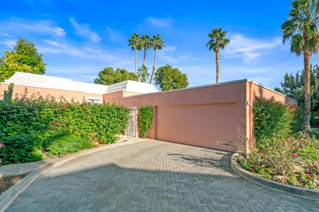 47444 Rabat Drive, Palm Desert CA: https://media.crmls.org/mediaz/08215b50-9adf-4e6c-b523-018ce66addfc.jpg