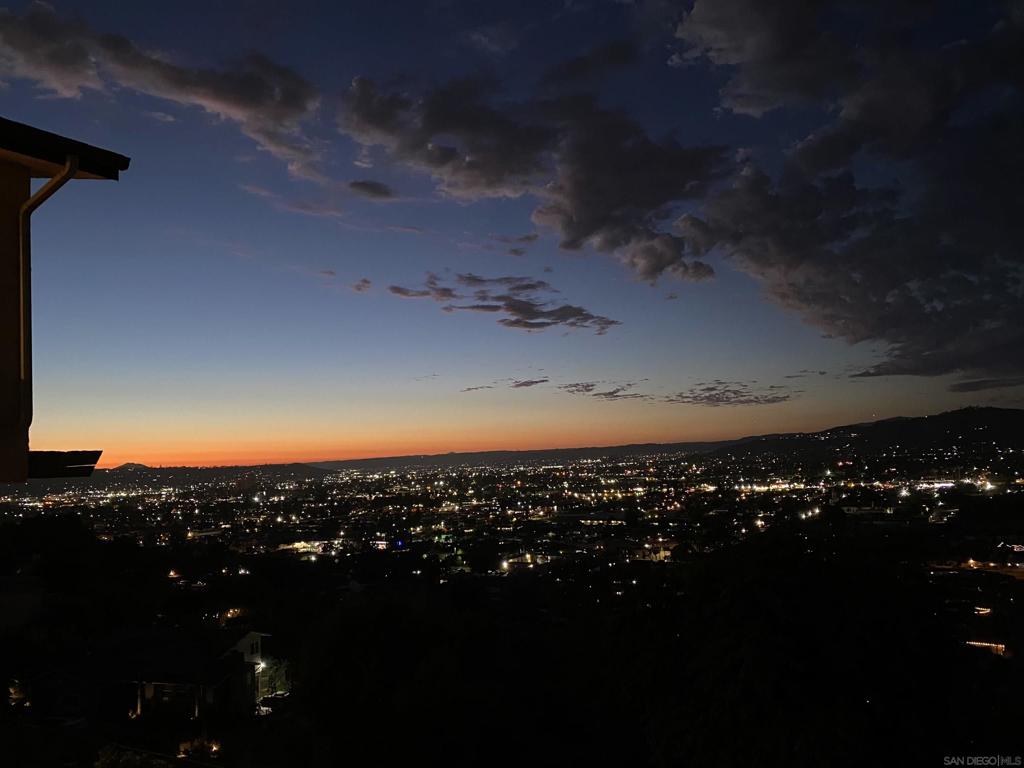 https://media.crmls.org/mediaz/0821ba3f-0742-4d36-a80b-a33b1ac8d4a6.jpg?preset=X-Large