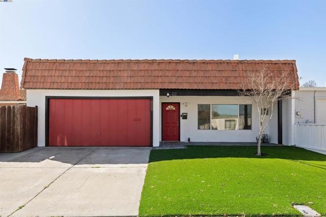 33143 Lake Garrison, Fremont CA: https://media.crmls.org/mediaz/082222f5-690e-4a2e-9bee-38271fc00013.jpg