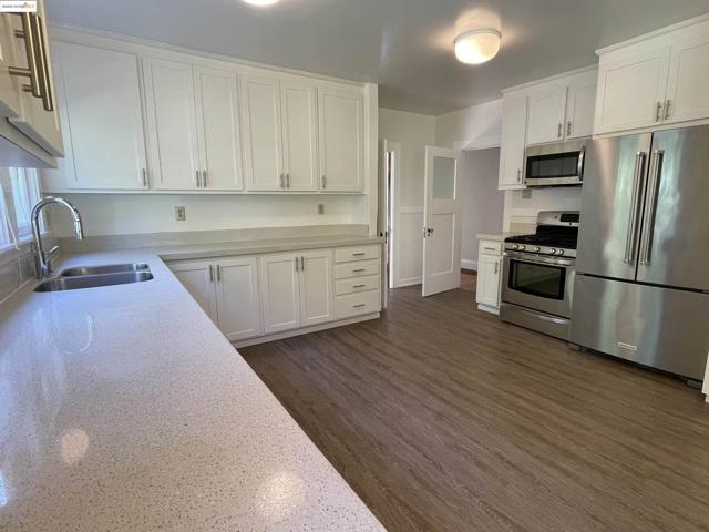 1159 Winsor, Piedmont CA: https://media.crmls.org/mediaz/08224aa0-cdae-4d17-8a04-d04454d0e710.jpg