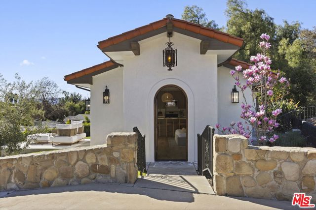 431 Montana Circle, Ojai CA: https://media.crmls.org/mediaz/08226d43-868d-4678-b9a1-558b3bf83029.jpg