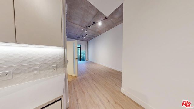 414 N Orange Street, Glendale CA: https://media.crmls.org/mediaz/0822916a-7c3c-49fa-a6ea-4c83083f67f6.jpg