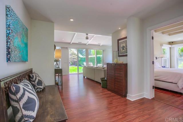 Detail Gallery Image 7 of 55 For 907 Poppy Lane, Carlsbad,  CA 92011 - 4 Beds | 4 Baths