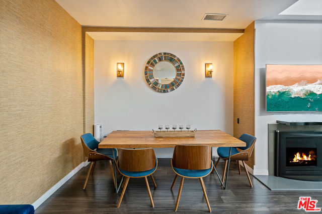 2175 S Beverly Glen Boulevard, Los Angeles CA: https://media.crmls.org/mediaz/08242f3f-c9e2-4848-9566-4b19d0c3fab0.jpg