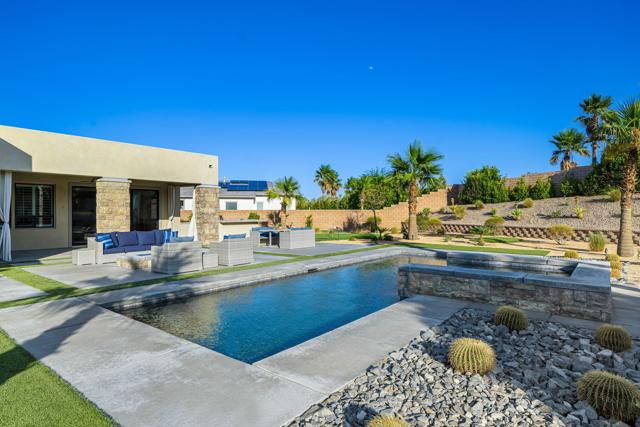 74425 Zeppelin Drive, Palm Desert CA: https://media.crmls.org/mediaz/0824349a-ecdc-40db-8f8a-3dc432a5ce48.jpg
