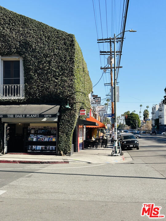 1929 Tamarind Avenue, Los Angeles CA: https://media.crmls.org/mediaz/082592d6-723c-49a6-9e76-715d65b41301.jpg