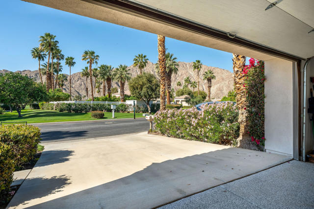 54396 Shoal Creek, La Quinta CA: https://media.crmls.org/mediaz/0827729f-0b20-4bb9-9c00-c0be9bf10d56.jpg