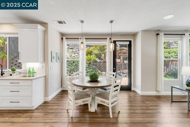 113 St Laurent Ct, Martinez CA: https://media.crmls.org/mediaz/082786bf-9b7c-4eb5-9209-64420f9fb8a6.jpg