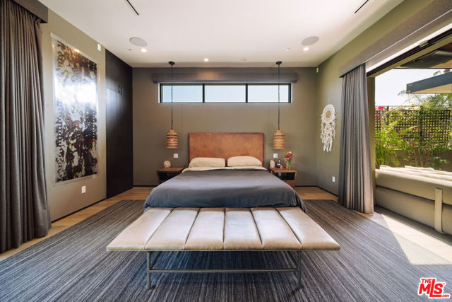 366 Huntley Drive, West Hollywood CA: https://media.crmls.org/mediaz/0827b27d-6f9c-4af1-840f-ab978119aae3.jpg