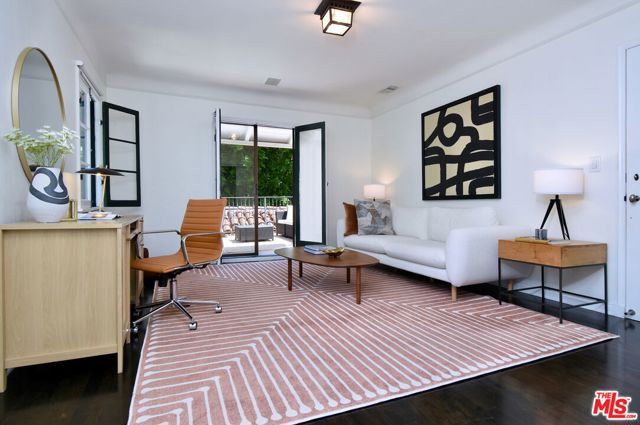 4277 Beck Avenue, Studio City CA: https://media.crmls.org/mediaz/0827c4d5-aa3e-495d-93fb-7677d43fddaf.jpg