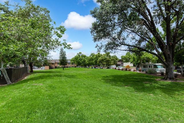 9952 N Magnolia Ave, Santee CA: https://media.crmls.org/mediaz/0827e1c4-20fe-495c-b306-be30f4df54d0.jpg