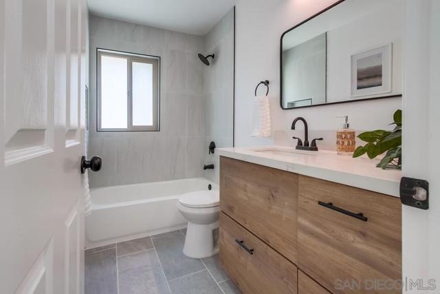 3113 Avenida Topanga, Carlsbad CA: https://media.crmls.org/mediaz/0828a155-b7cc-4f43-8db4-097934a1f00f.jpg