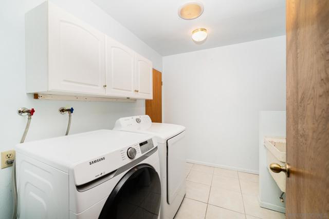 Image 34 of 75 For 6825 Kellyn Lane