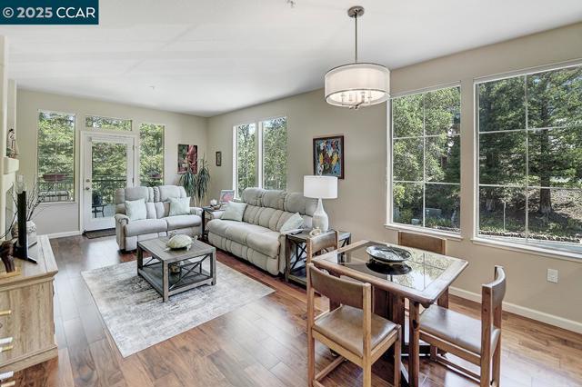 5910 Horsemans Canyon Dr, Walnut Creek CA: https://media.crmls.org/mediaz/0828b488-33e8-459b-8437-4a1981273221.jpg