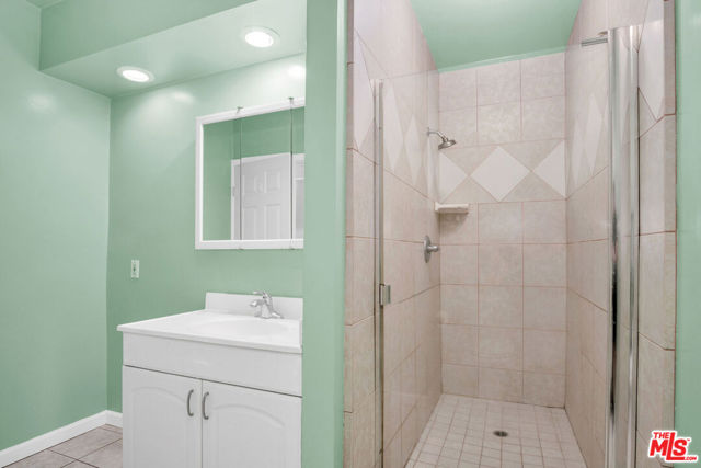 7275 Fountain Avenue, Los Angeles CA: https://media.crmls.org/mediaz/082963eb-cf6d-4326-af73-1aef639e9e2e.jpg