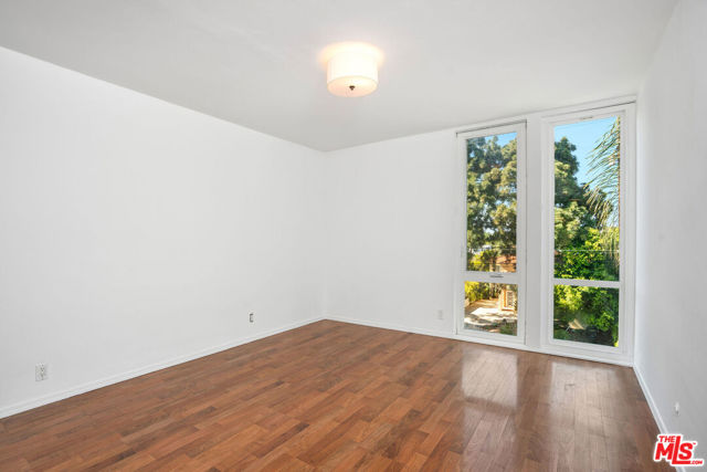 10240 Camarillo Street, Toluca Lake CA: https://media.crmls.org/mediaz/0829c125-c24e-4ae4-9e31-d487bb3faadc.jpg