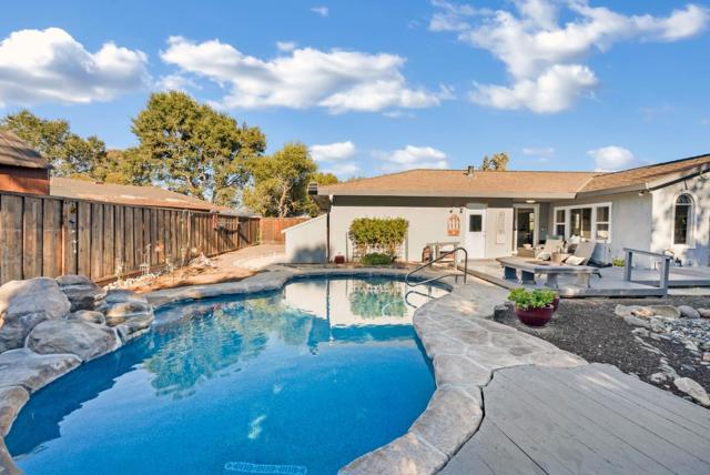 120 Marks Drive, Hollister CA: https://media.crmls.org/mediaz/082a4509-fc61-466f-9dc8-d12ca3cbab8b.jpg