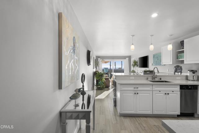 275 E Surfside Drive, Port Hueneme CA: https://media.crmls.org/mediaz/082a72e9-4df3-43ce-a9fe-2687afb0a5fd.jpg