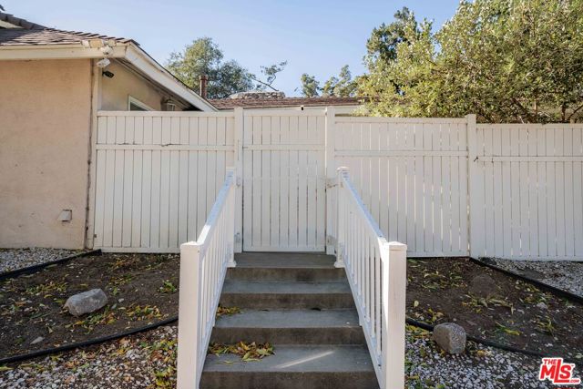 19753 Jeffrey Place, Woodland Hills CA: https://media.crmls.org/mediaz/082ab4a3-4902-407d-86d7-a7e36686295e.jpg