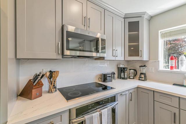 2739 Saint Giles Lane, Mountain View CA: https://media.crmls.org/mediaz/082b6f7f-4fad-4450-8461-5c4b0c688f42.jpg