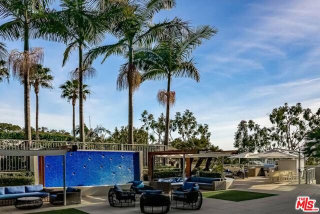 13700 Marina Pointe Drive, Venice CA: https://media.crmls.org/mediaz/082c6598-b31d-49d7-87e7-aa2d31309e71.jpg