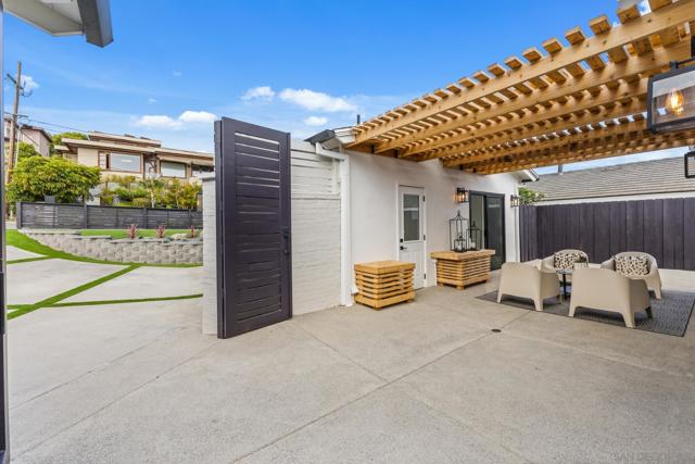 5632 Ladybird Lane, La Jolla CA: https://media.crmls.org/mediaz/082c819b-ca2e-41cc-980d-28cb901d38d8.jpg