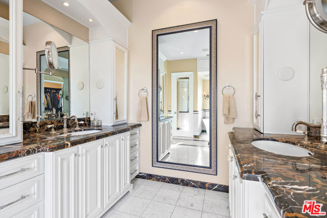 2428 Oak Canyon Place, Escondido CA: https://media.crmls.org/mediaz/082c97f8-cf54-41d8-b128-71fd6a3f753d.jpg