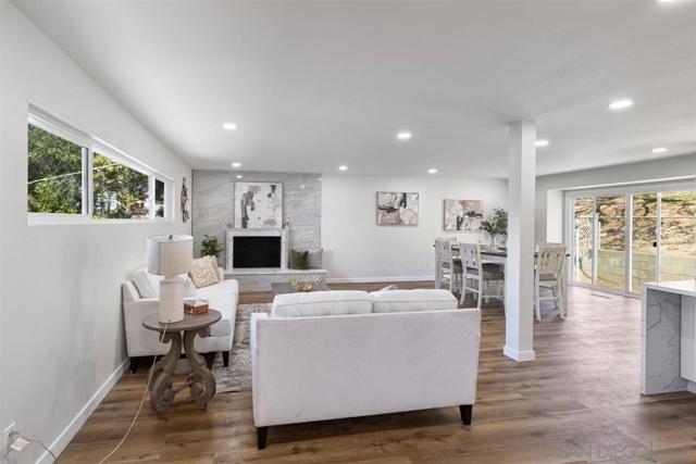 1756 Alhudson Dr, Escondido CA: https://media.crmls.org/mediaz/082d7550-1d1d-4dca-8e0e-2e50b4f083e1.jpg