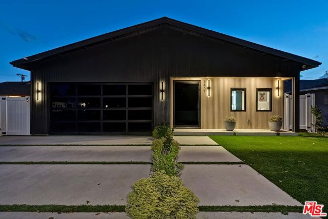 5437 Noble Avenue, Sherman Oaks CA: https://media.crmls.org/mediaz/082d9b2f-ee8e-4d55-b7ef-e7bbbe71085e.jpg